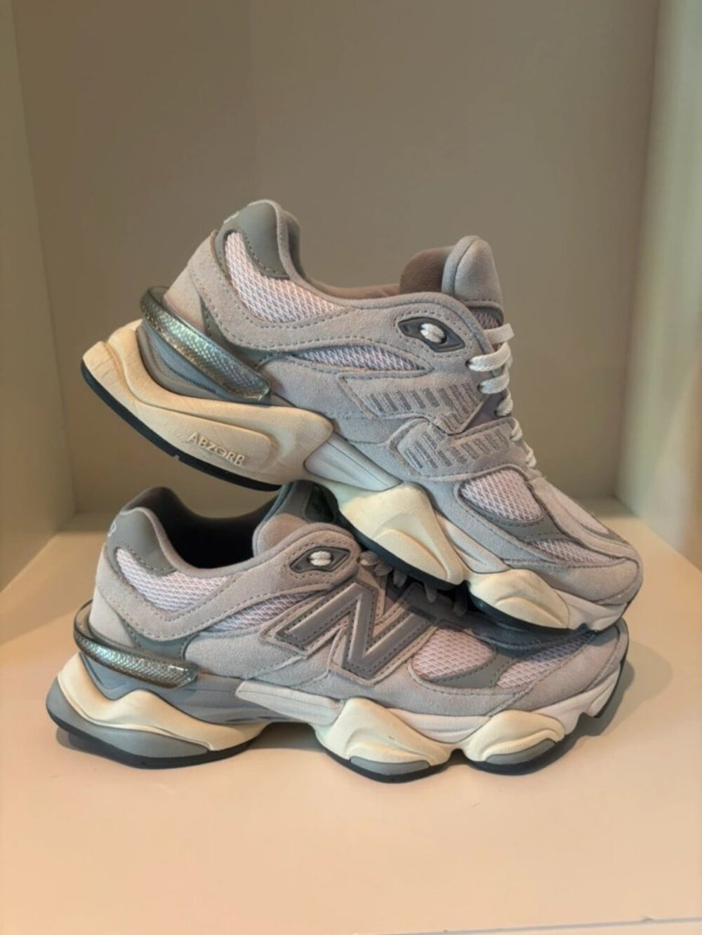 New Balance 9060 Grey Sneakers Women's US 7 / Men's US 5.5 - Picture 2 of 7
